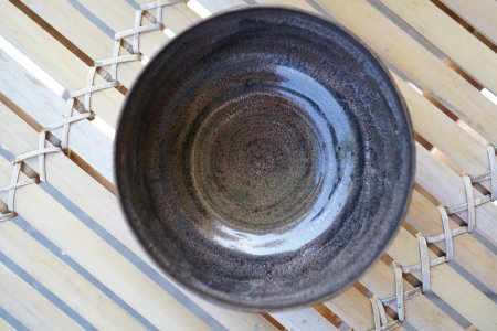 handgetöpferte braun schimmernde Bowl